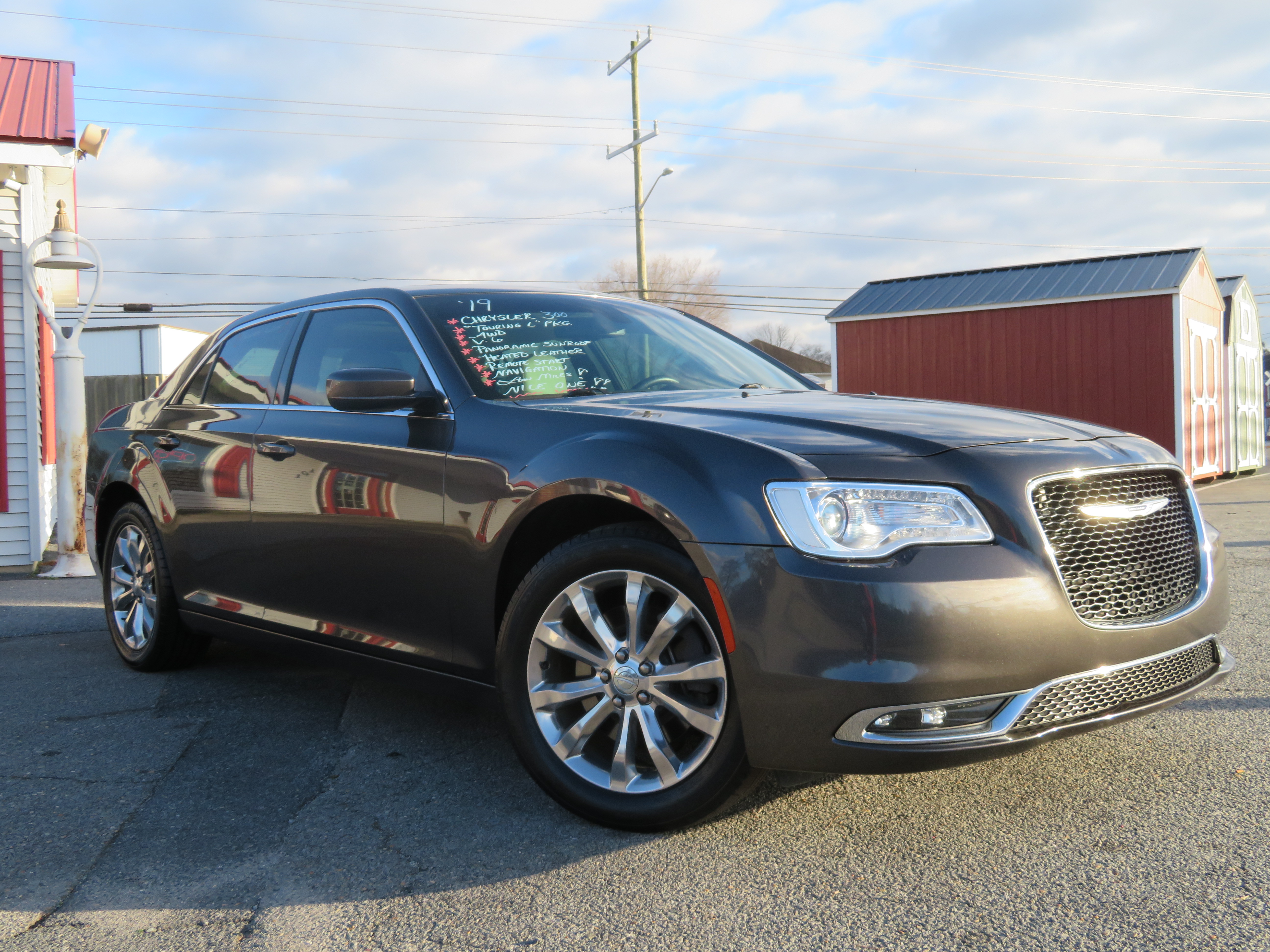 2019 Chrysler 300 Touring "L" AWD Low miles/Panoramic Sunroof