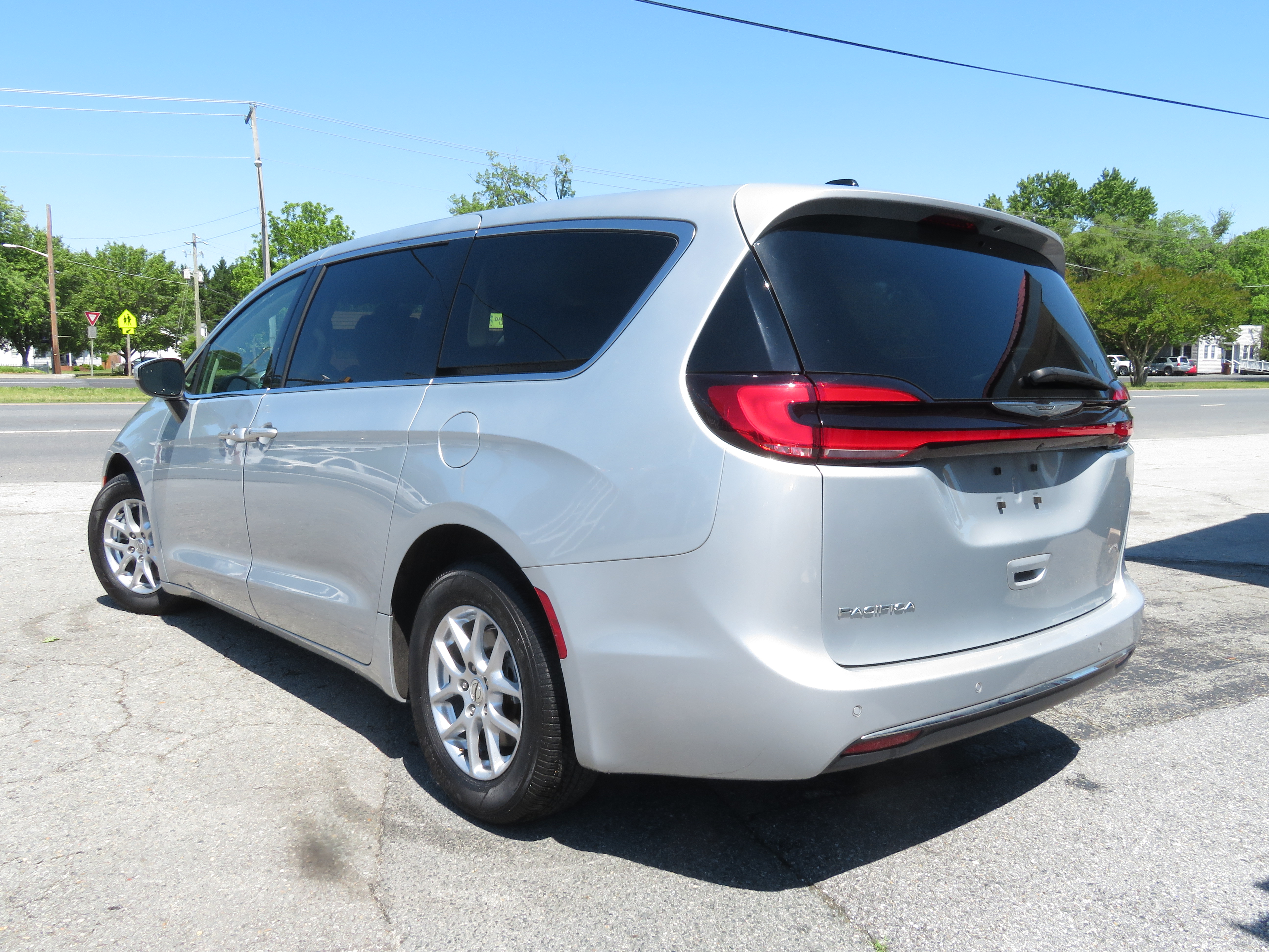2023 Chrysler Pacifica "Touring L"
