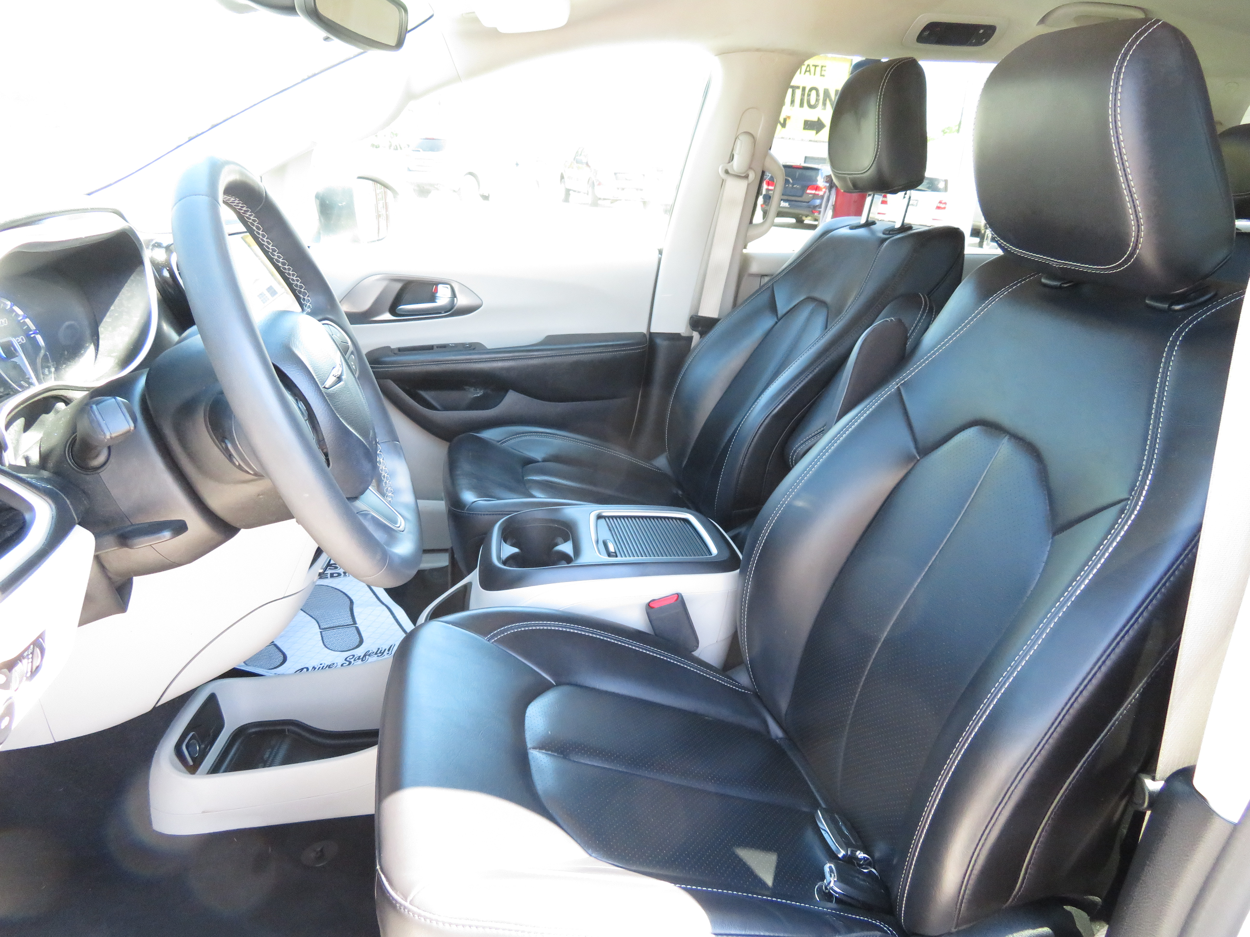 2023 Chrysler Pacifica "Touring L"