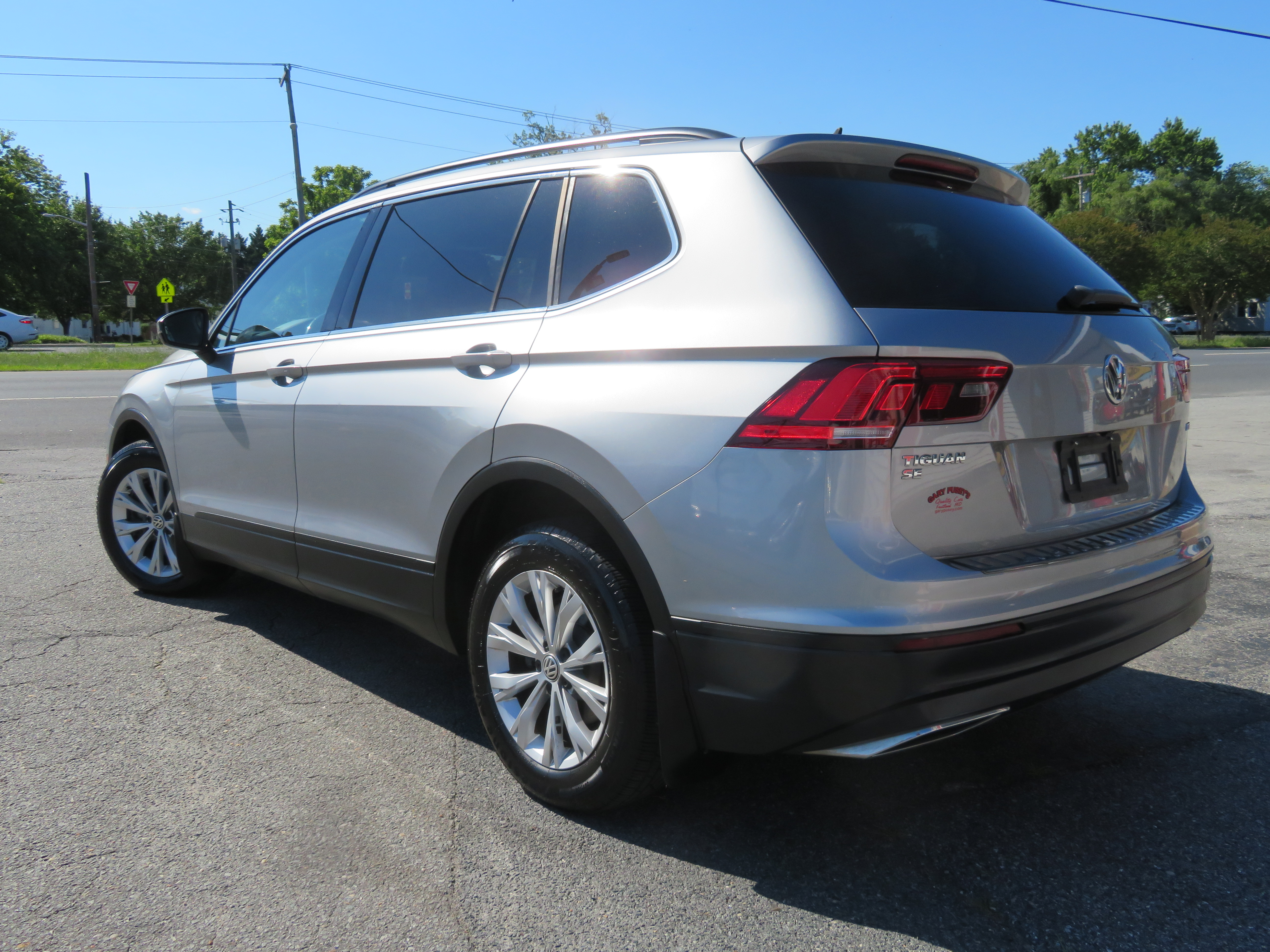 2019 VW Tiguan "SE" AWD/Big Sunroof/Leather