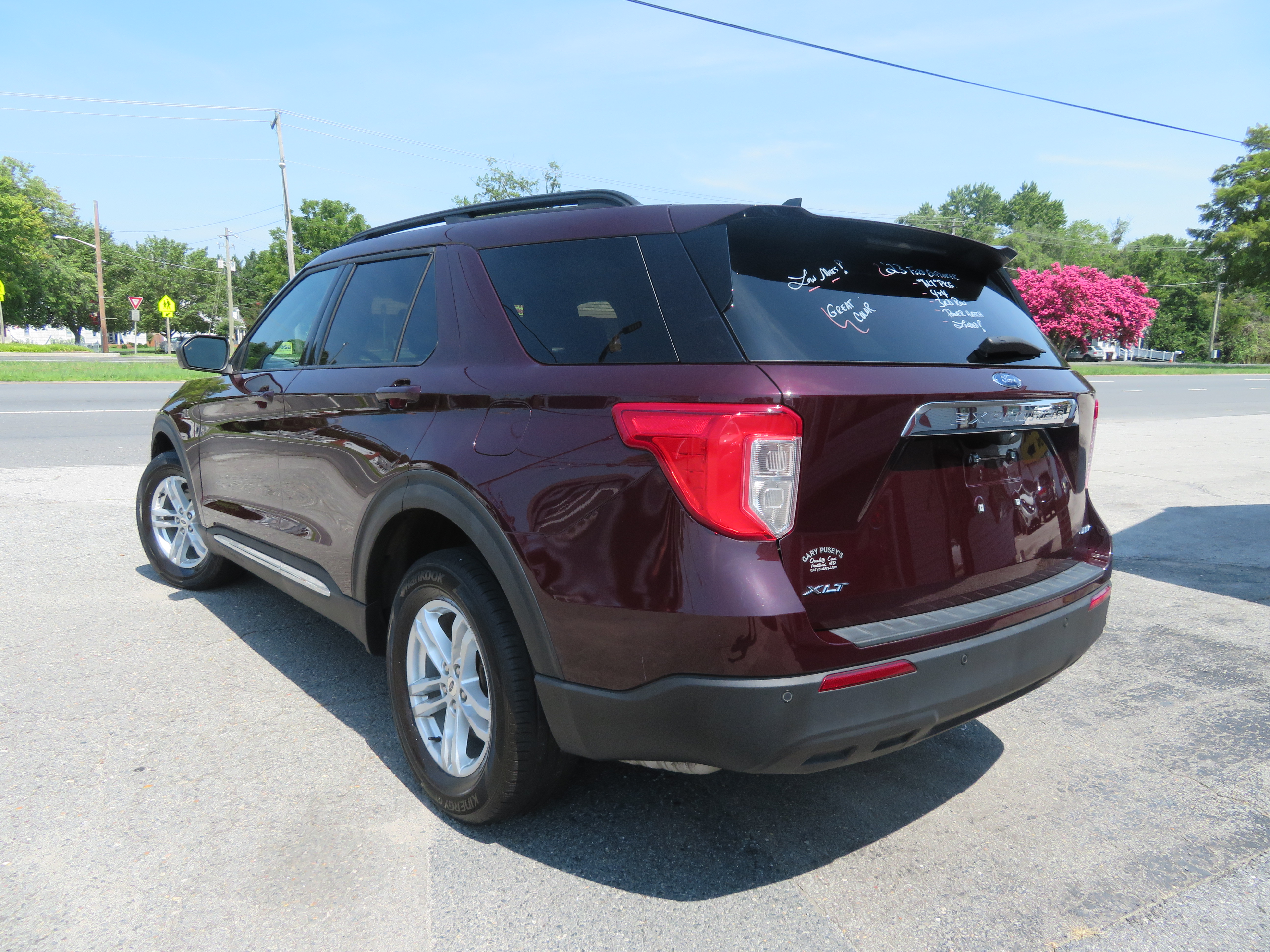 2023 Ford Explorer "XLT" 4x4/Low Miles