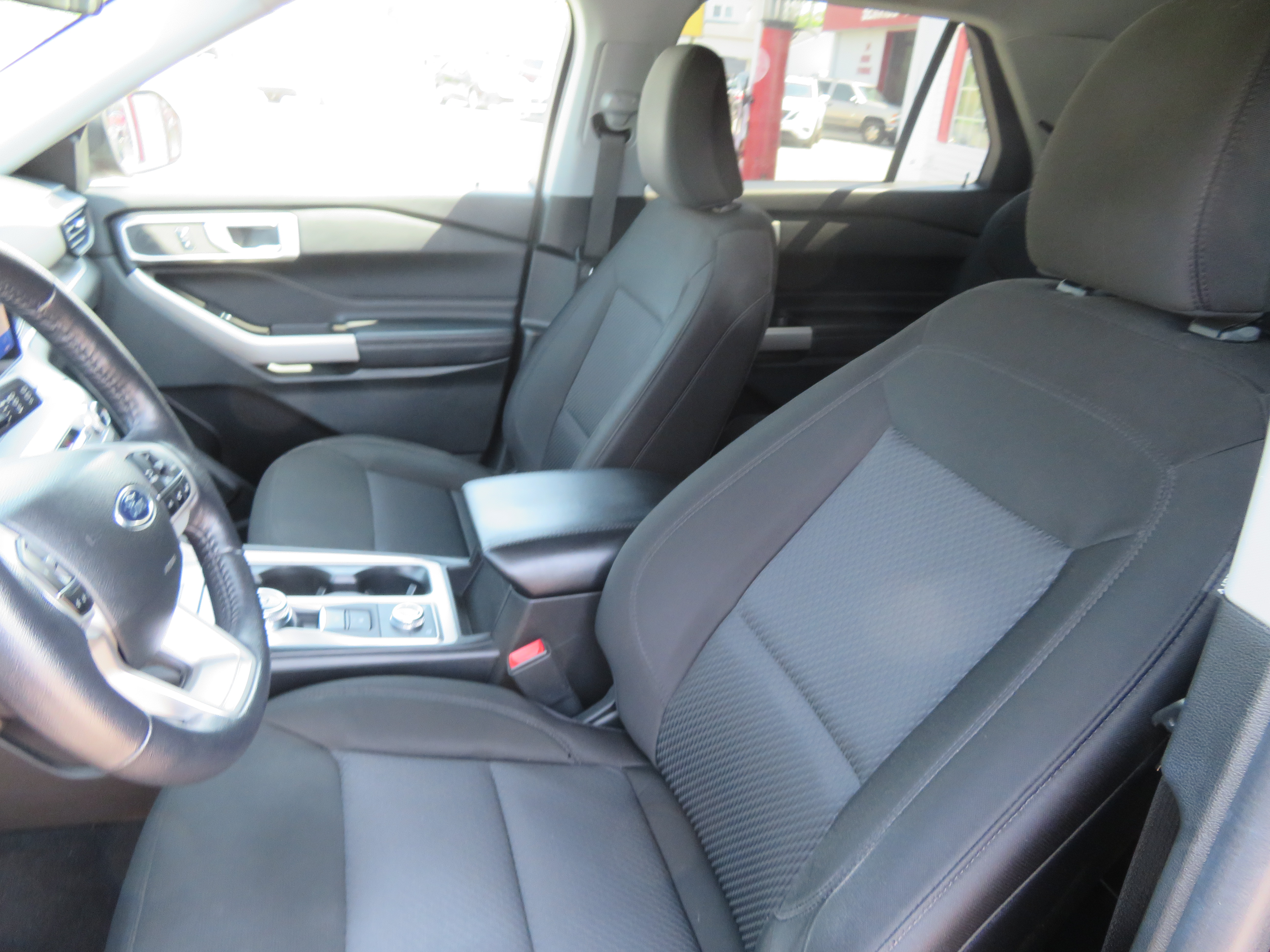2023 Ford Explorer "XLT" 4x4/Low Miles