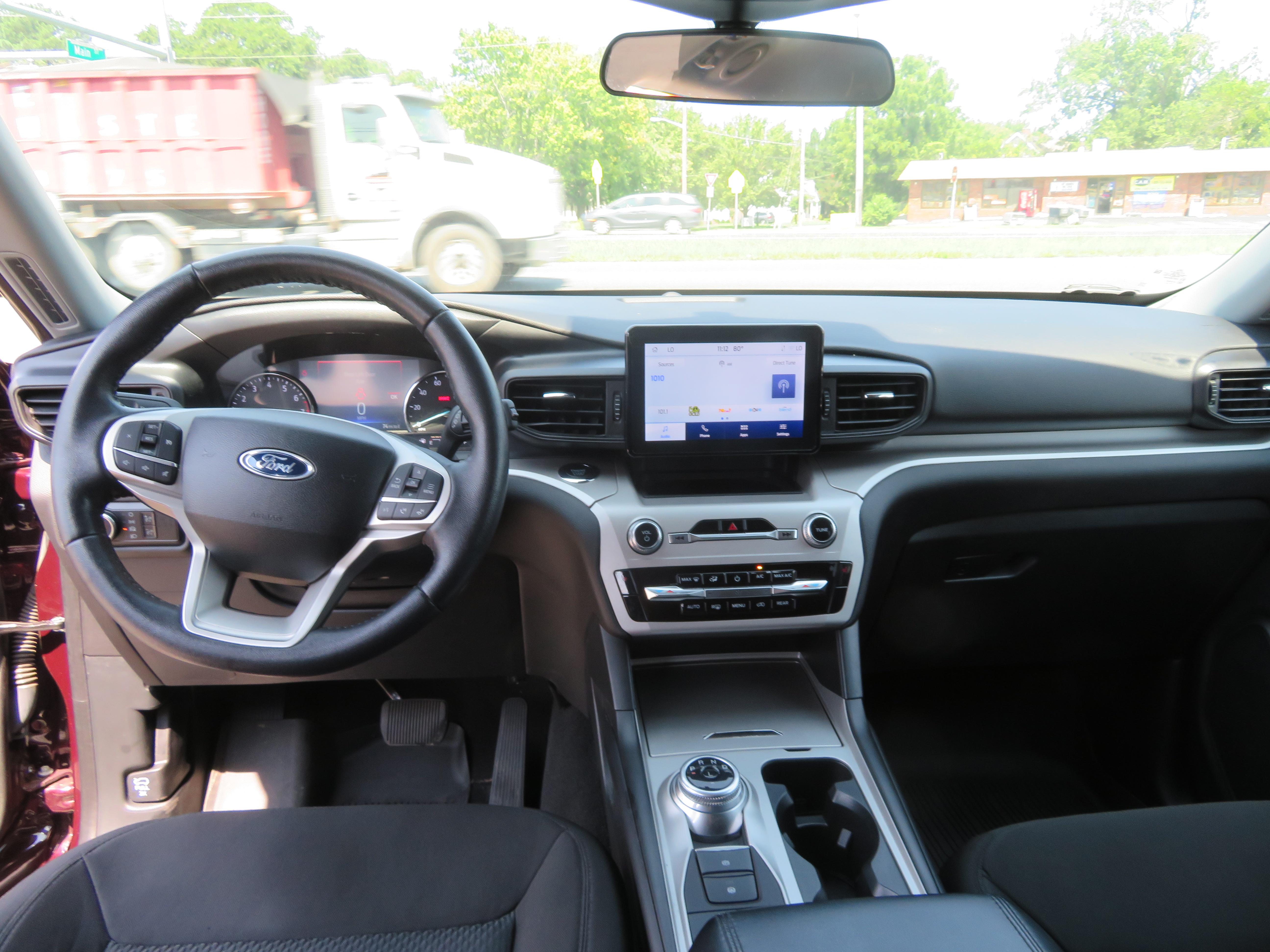 2023 Ford Explorer "XLT" 4x4/Low Miles