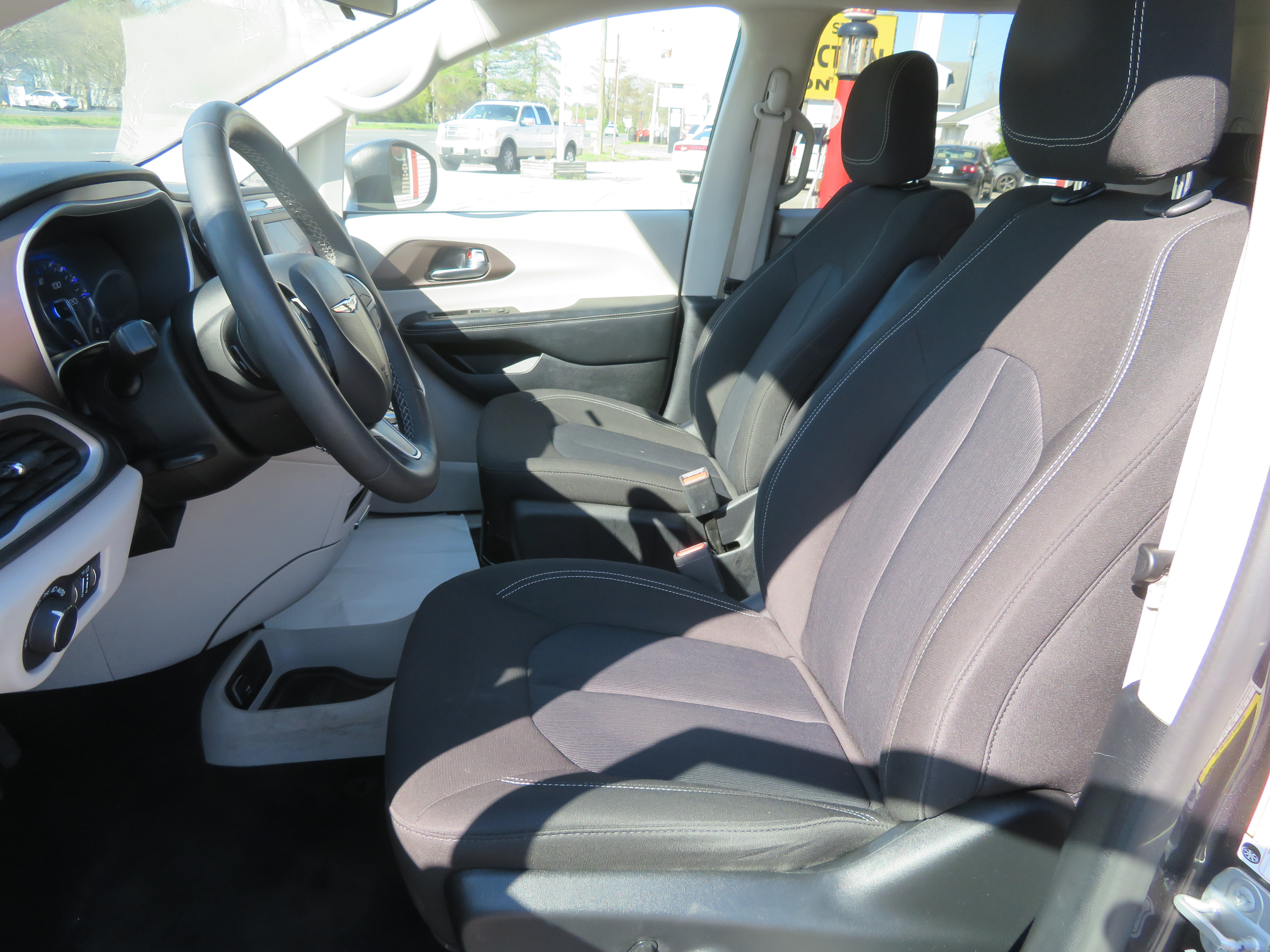 2022 Chrysler Voyager