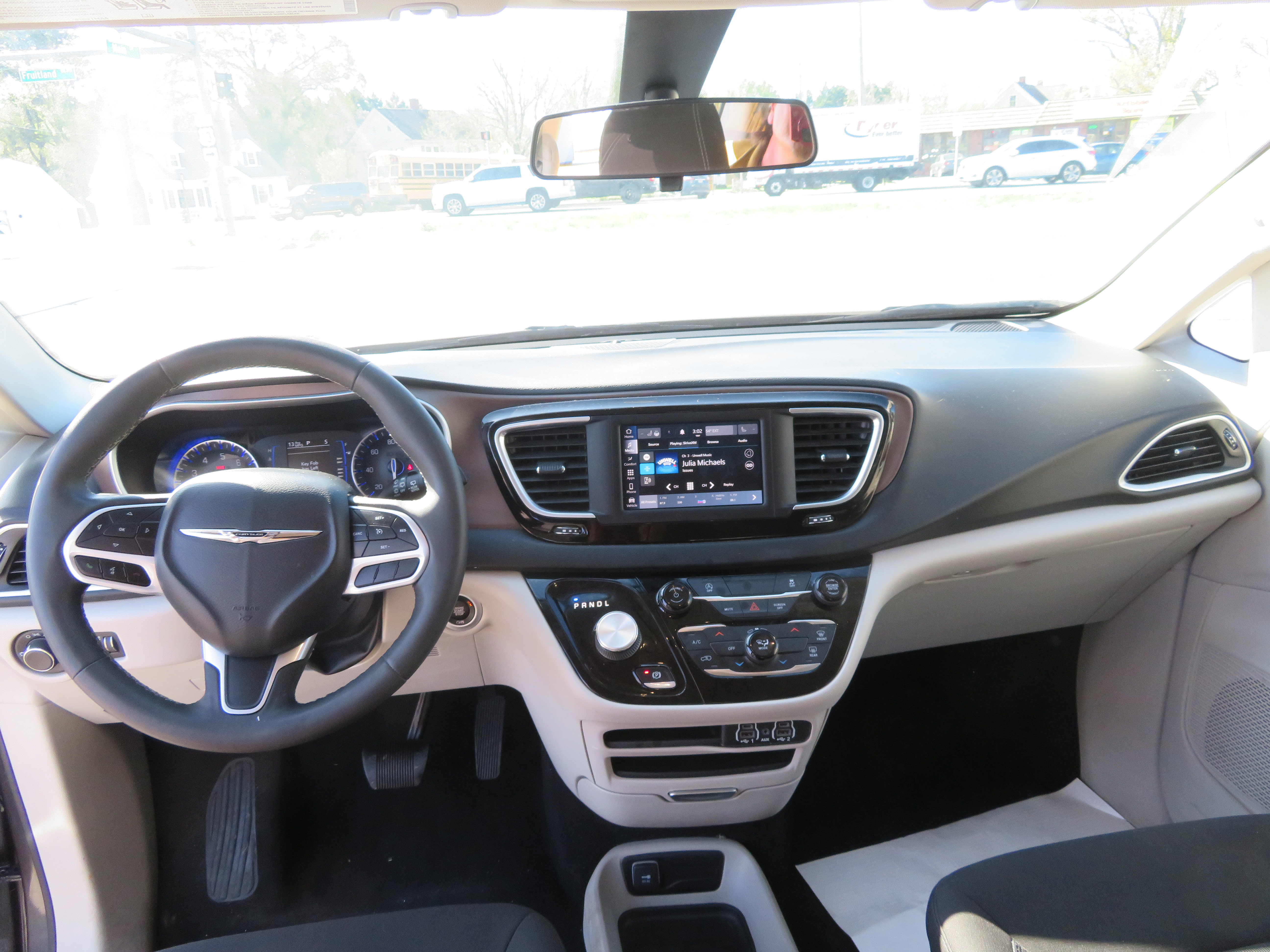 2022 Chrysler Voyager