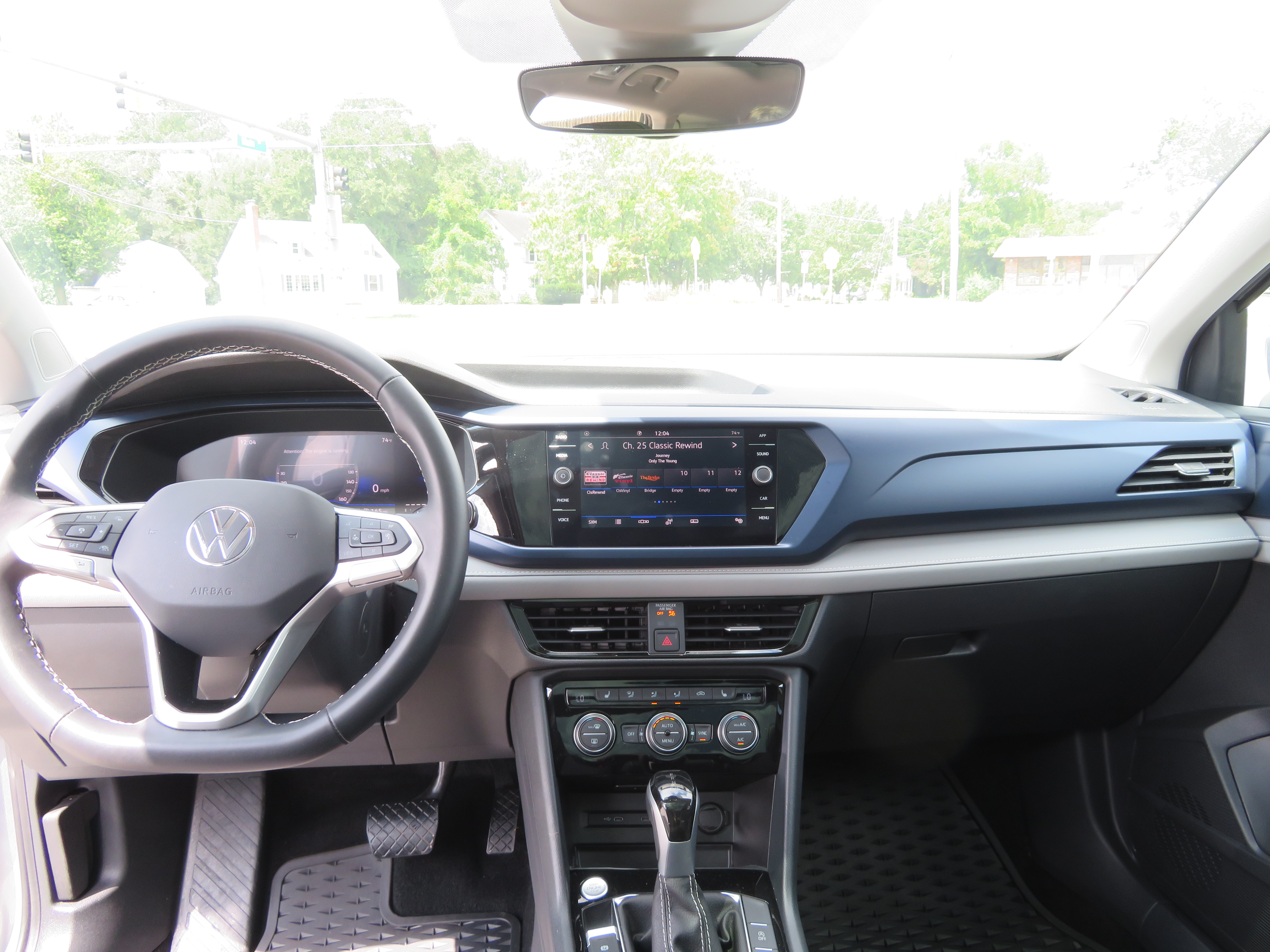 2024 VW Taos "SE" ONLY 10k miles BIG SUNROOF!!
