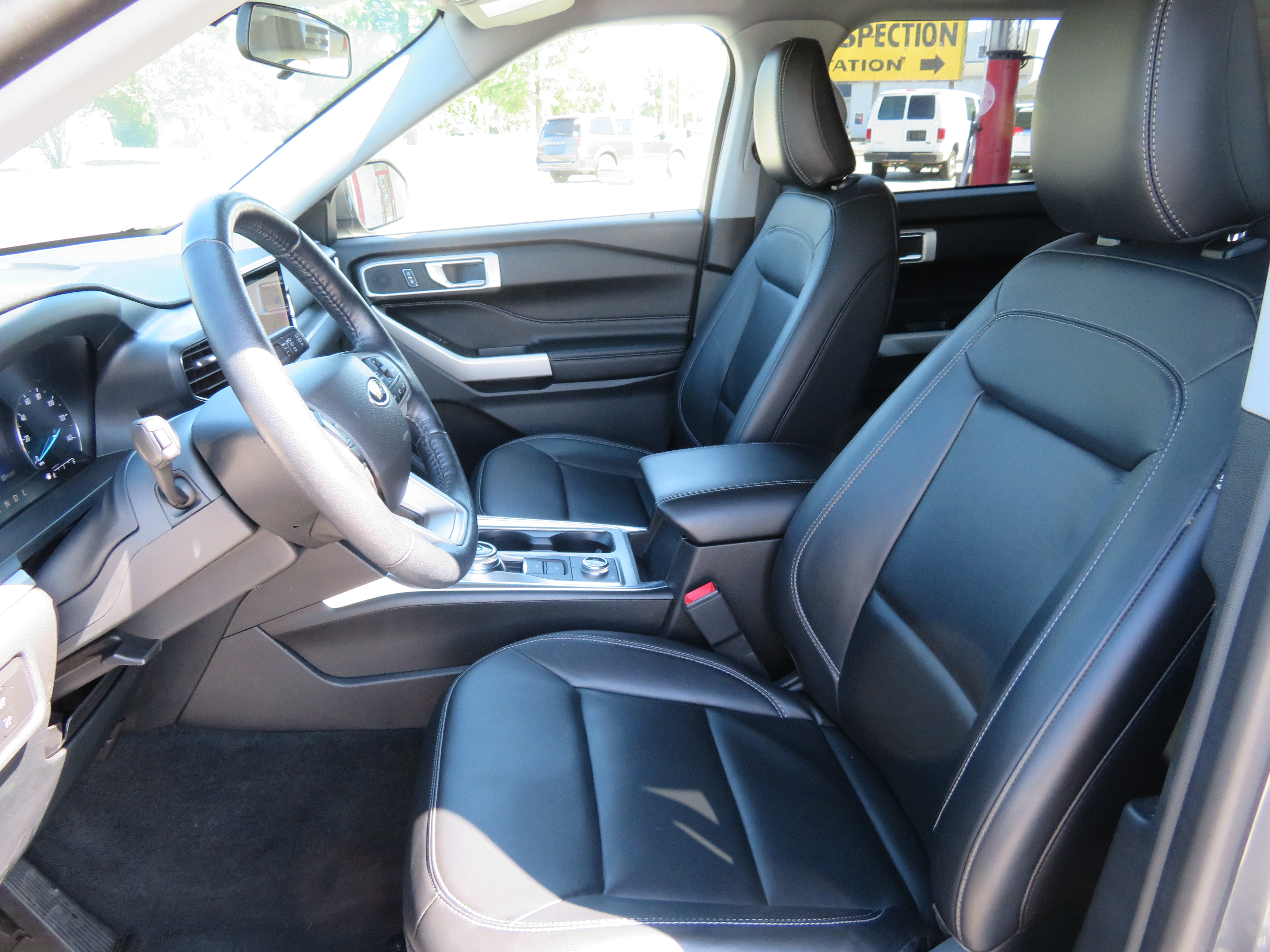 2022 Ford Explorer "XLT" 4x4 ONLY 26k miles!!