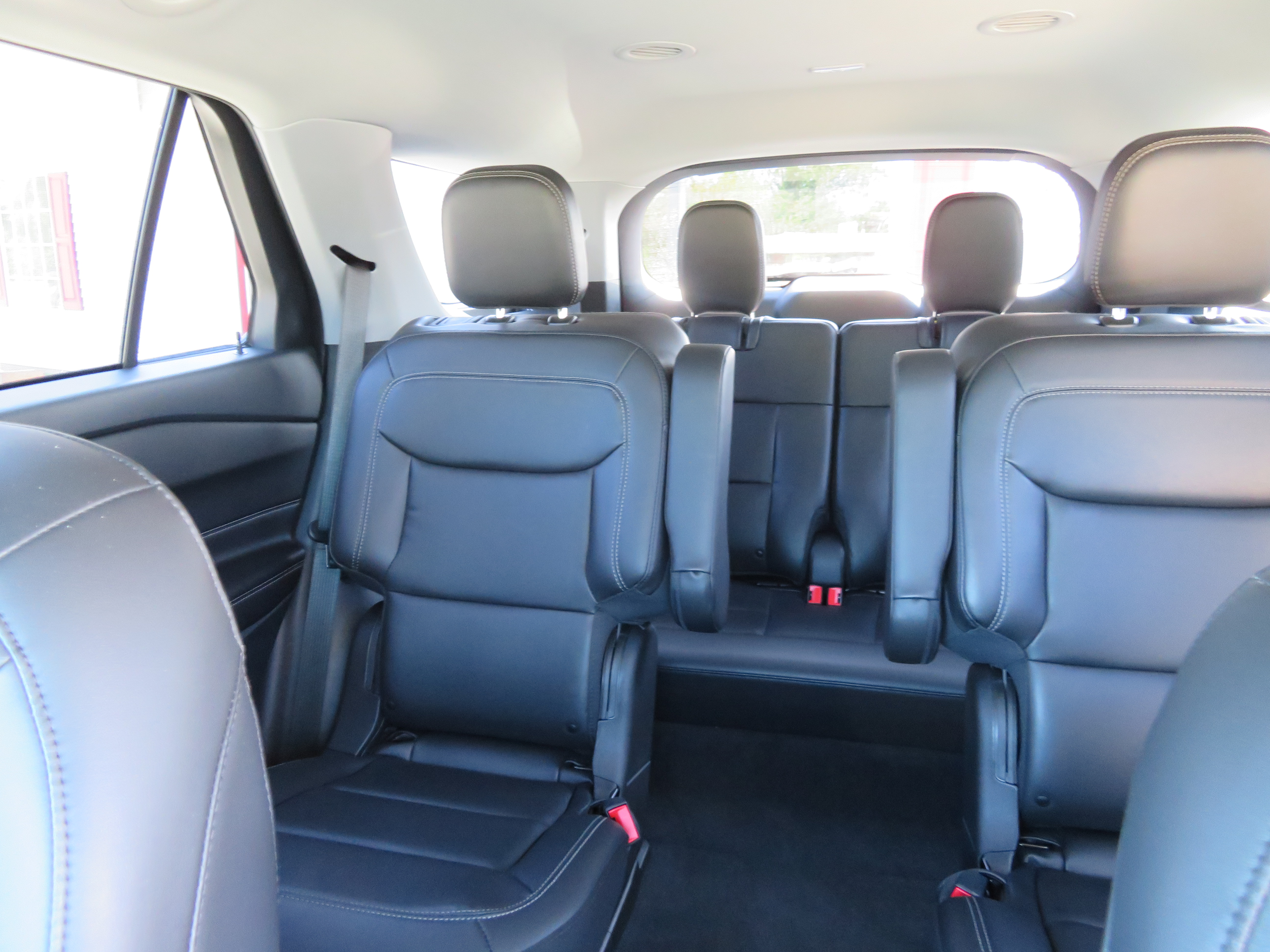 2022 Ford Explorer "XLT" 4x4 ONLY 26k miles!!